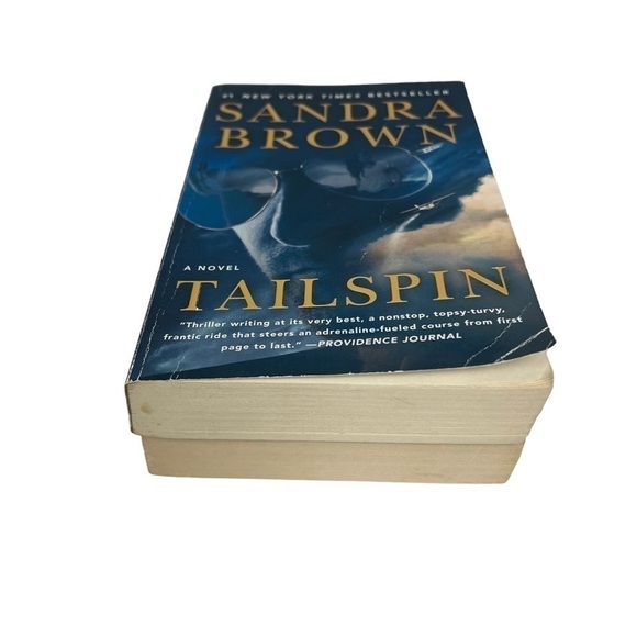 Sandra Brown Books/Novels Lot/2 Trade Paperbacks Suspense /Thrillers/Crime - Picture 5 of 9